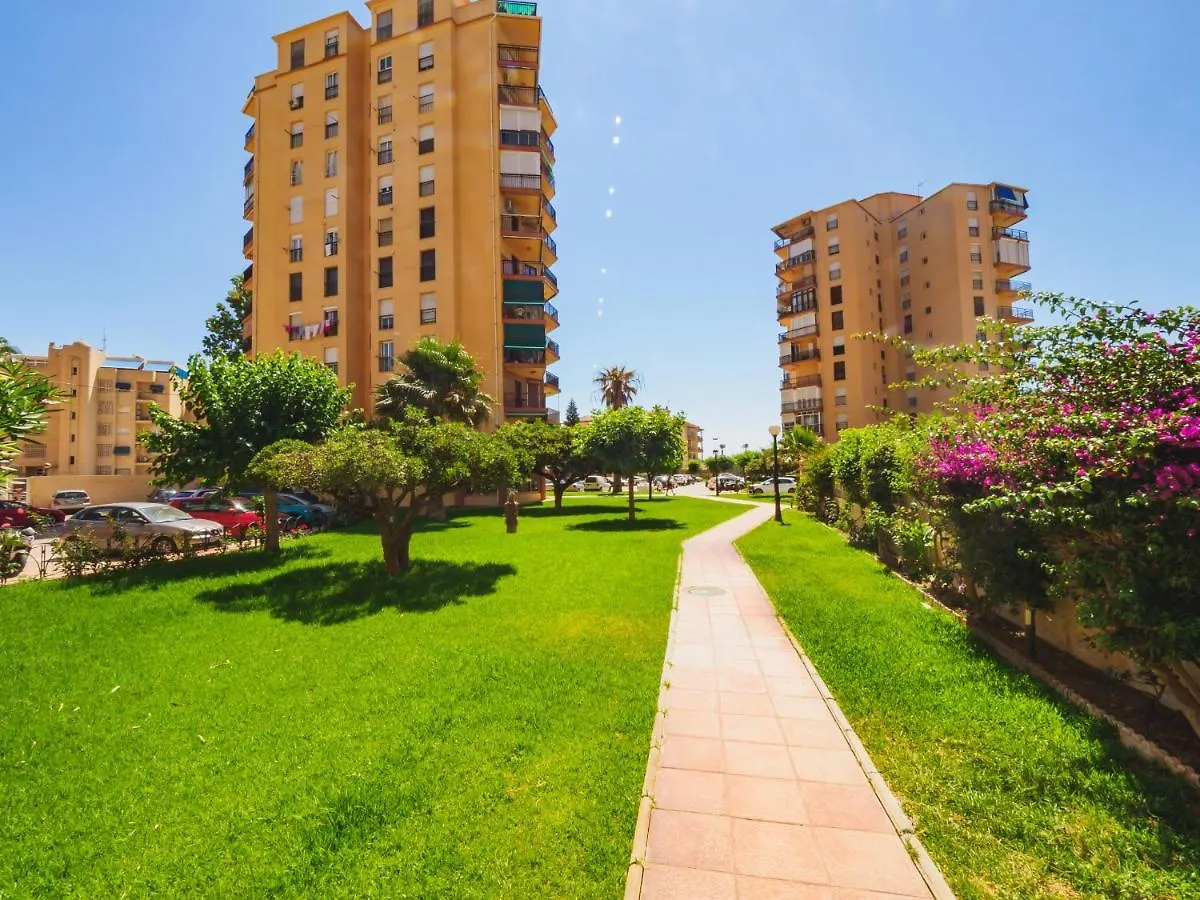 Cubo'S Apartment Tower Of London Torremolinos Spain