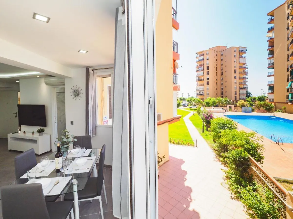 Cubo'S Apartment Tower Of London Torremolinos Spain