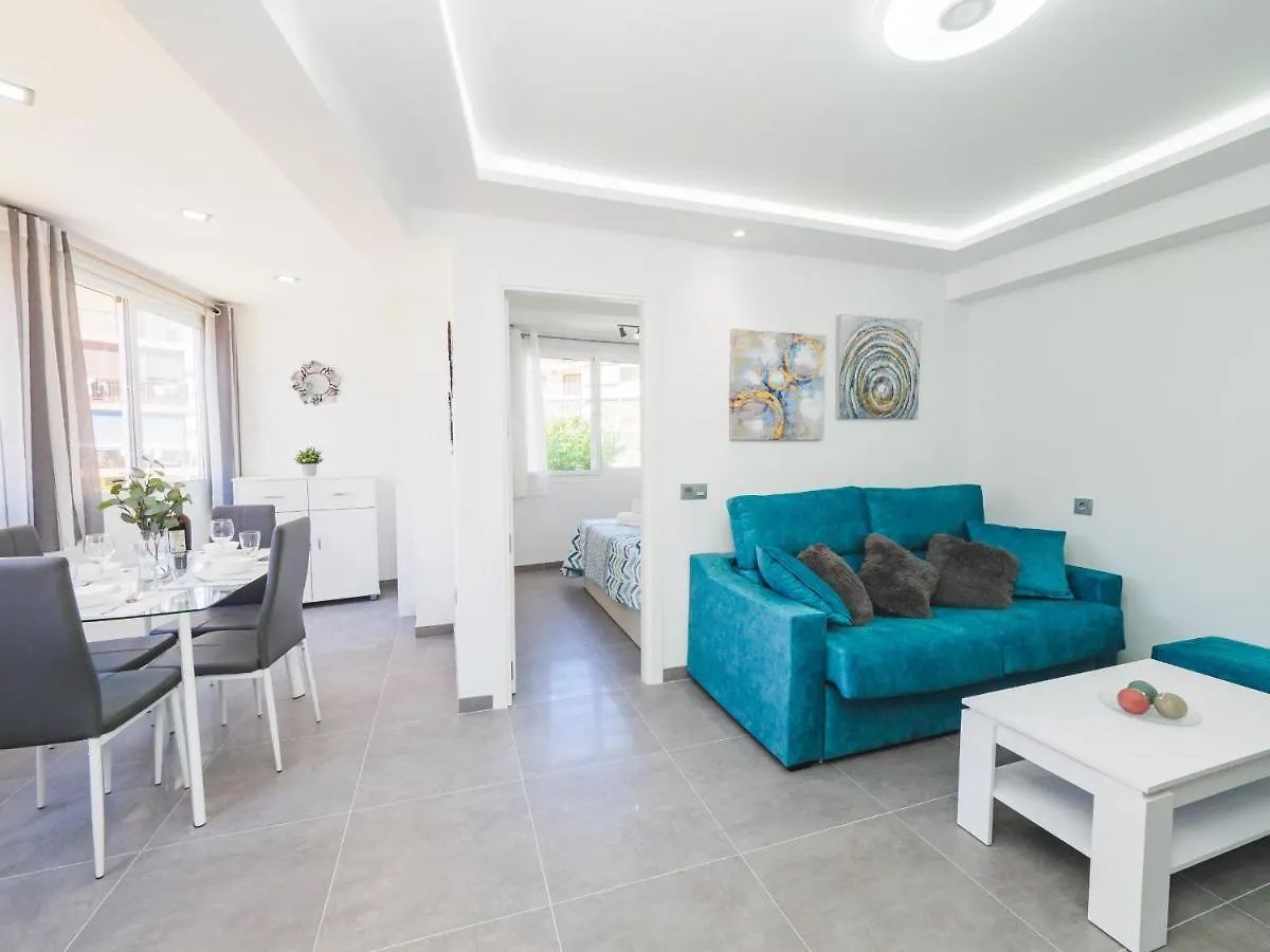 Cubo'S Apartment Tower Of London Torremolinos Spain
