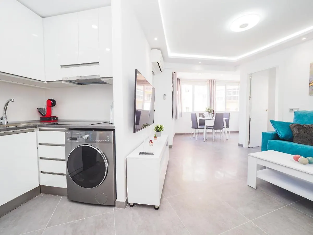 Cubo'S Apartment Tower Of London Torremolinos