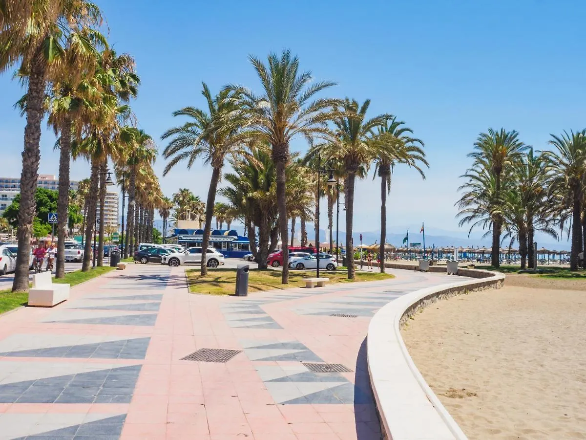Cubo'S Apartment Tower Of London Torremolinos