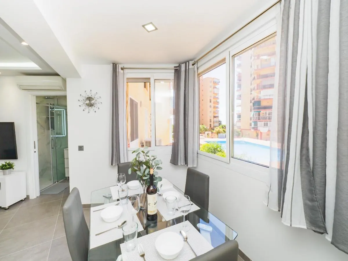 Cubo'S Apartment Tower Of London Torremolinos Spain