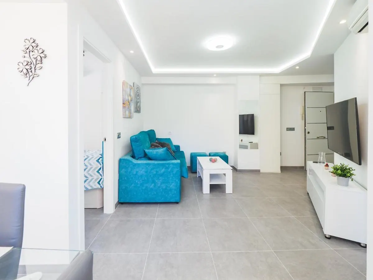 Cubo'S Apartment Tower Of London Torremolinos