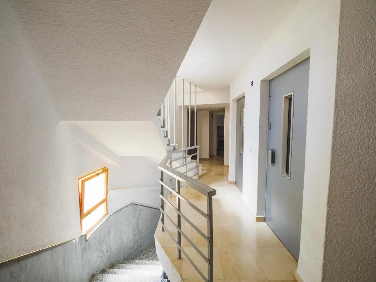 Cubo'S Apartment Tower Of London Torremolinos Spain